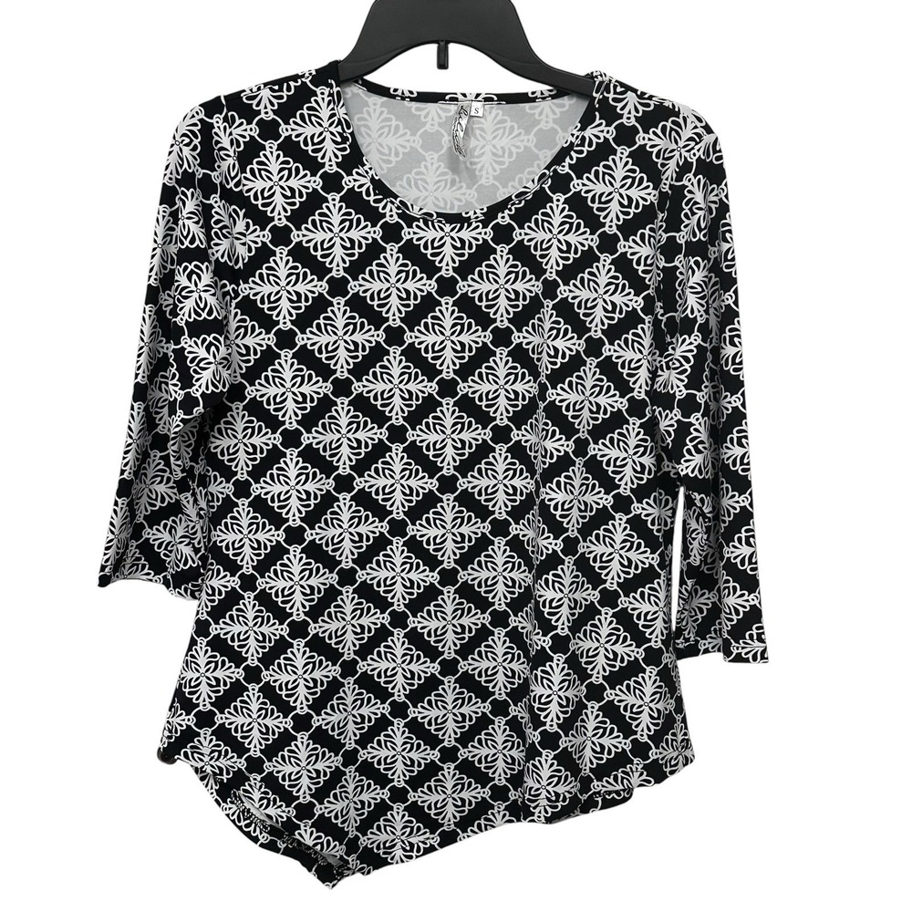 LULU B Womens Sz Small Black White Print 3/4 Sleeve Stretch Asymmetrical Hem Top